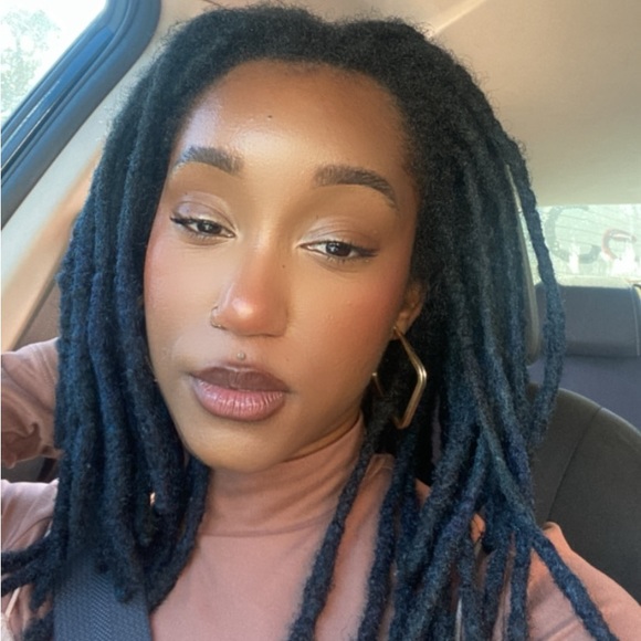 Meet your Posher, Brielle - Picture 1 of 1